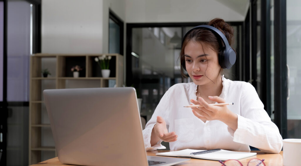 A girl learning how to monetize Notion templates